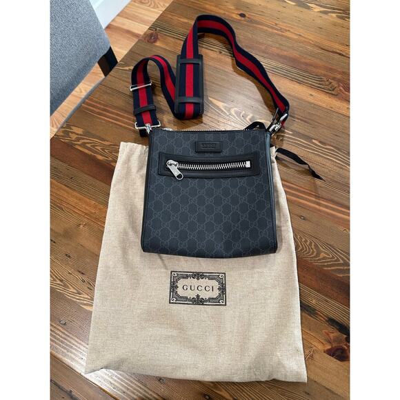 【GUCCI】GG SUPREME MESSENGER BAG Gucci GG Supreme Messenger Bag